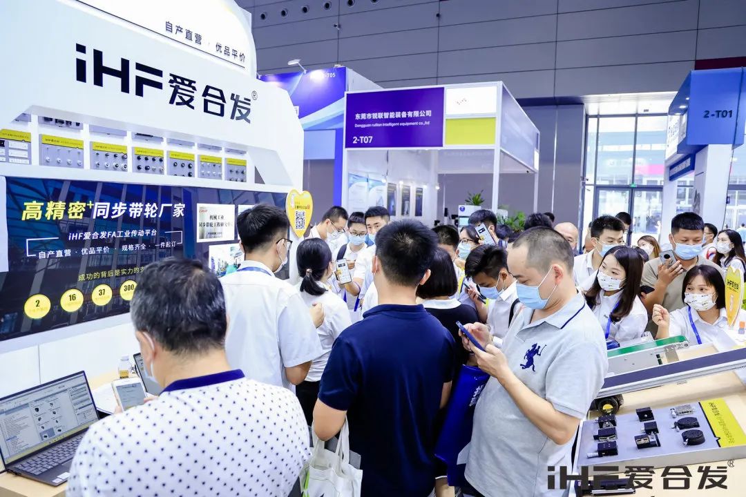 精神飽滿的觀展客戶(hù) 精神飽滿的觀展客戶(hù)